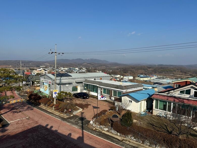 民間人統制区域内にある「統一村」