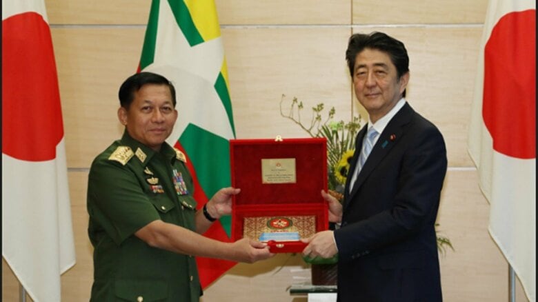 2017年8月4日訪日したミン・アウン・フライン国軍司令官が安部首相（当時）を表敬訪問（総理官邸HPより）