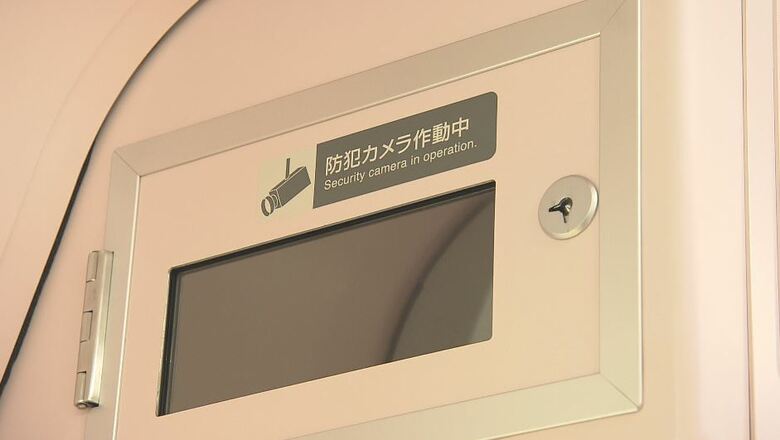 新型車両内の防犯カメラ