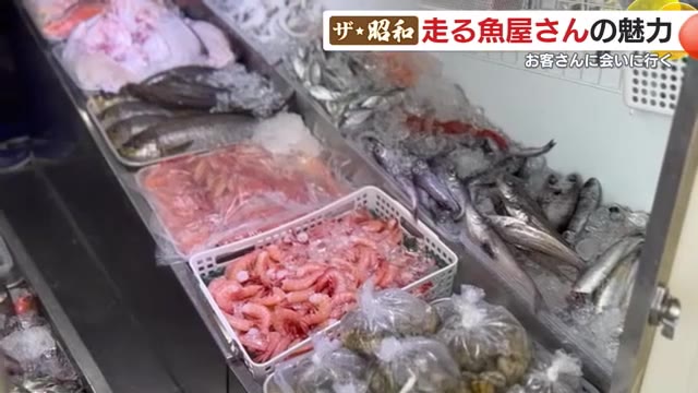 市場で仕入れた新鮮な魚がいっぱい