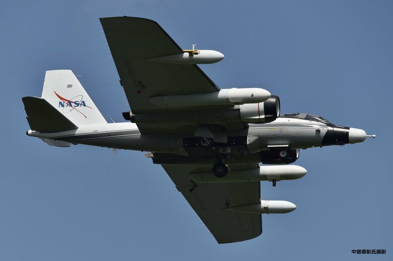 青森県・三沢基地にアプローチするNASAのWB-57Fキャンベラ高高度観測機（2022年9月10日）