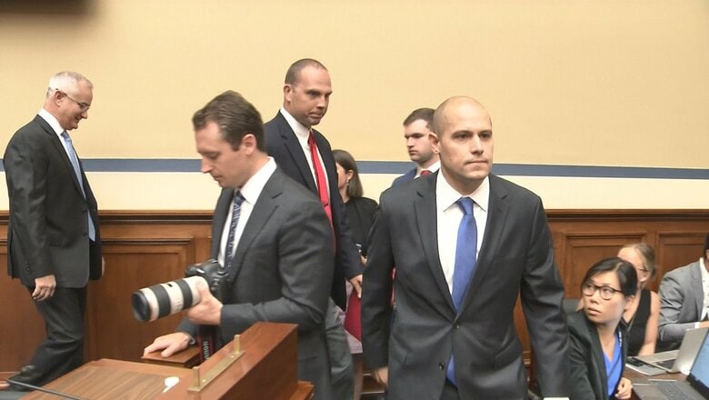 ３人の参考人が会場に現れると大きな拍手と歓声が挙がった