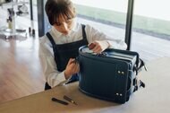 「ふざけていて壊れた」もOK!? ランドセルの“6年間無料修理”保証範囲が手厚い…実際、依頼はあるのか土屋鞄に聞いた