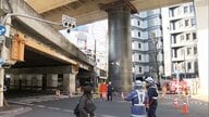 大阪・梅田の路上に突き出た巨大パイプ切断作業開始　早ければ25日にも交通規制全面解除か　地表に残る約1.6m部分をカット