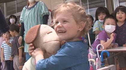 ドキドキ初の保育園 元気のないダニエラちゃんに園児たちは？楽しく遊ぶ姿も…母「うれしかった」ウクライナから避難1カ月【長野発】