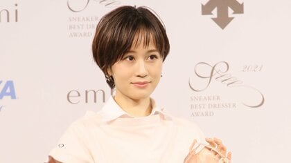 前田敦子、スニーカーは「AKB時代も母になった今も」 1歳長男とのおそろいを楽しむ私生活語る