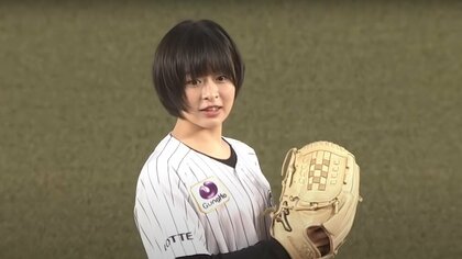 ロッテの新CMキャラクター就任の森七菜がホーム開幕戦に花添える 「想いを込めて」始球式に登場