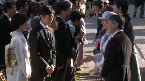 秋の園遊会　両陛下、愛子さま“馬談義”に花　皇后さまから武豊さん騎乗馬の名前が次々と…愛子さま「脚がプルプルしそう」　