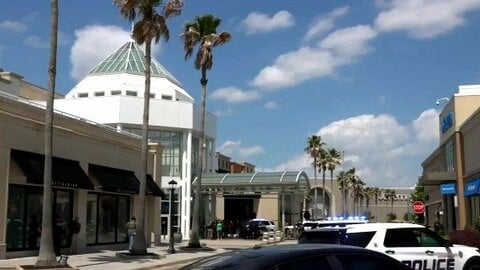 ルイジアナ州のショッピングセンターで銃撃戦　周辺の客も含めて6人死傷