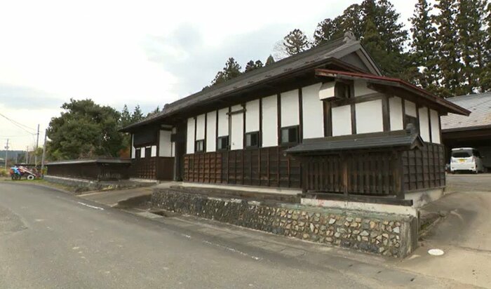 栗原市に点在する長屋門のひとつ