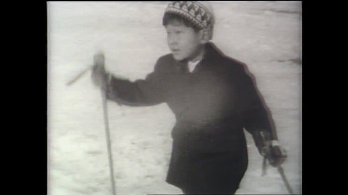 スキーをされる皇太子さま