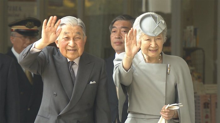両陛下 最後の旅...親子水入らず 沿道に「感謝」あふれる