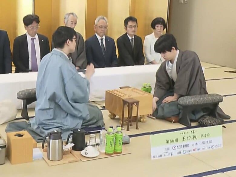 形勢はほぼ互角…藤井七冠に永瀬九段が挑む『王位戦』第4局1日目 藤井七冠が1時間超の長考をする局面が2回｜FNNプライムオンライン