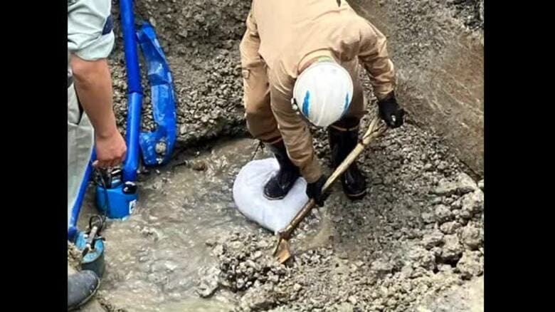 周辺の約８００世帯に影響か…津山市で水道管破損　市道の一部を通行止めにして復旧作業【岡山】｜FNNプライムオンライン