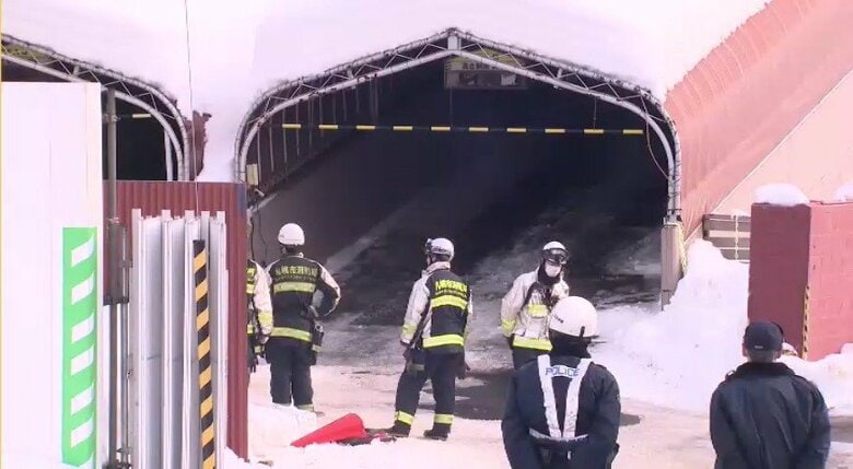 【速報】アスベスト除去作業中に作業員4人が体調不良を訴える…うち3人が倒れ、70代男性がドクターヘリで病院搬送…札幌市厚別区のホテルの立体駐車場＜北海道札幌市＞｜FNNプライムオンライン