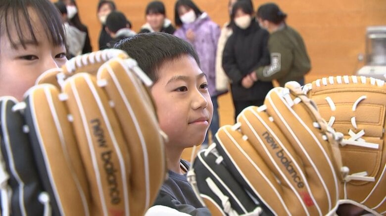 【全文】「次の世代に夢を与え、勇気づけるためのシンボルとなることを望んでいます」大谷選手がグラブとともに送った手紙｜FNNプライムオンライン