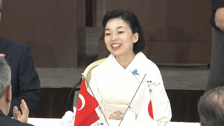 三笠宮家の彬子さま「胸が熱くなりました」 40年前に祖父が使った鍬に感激 日本・トルコ協会創立100周年|FNNプライムオンライン