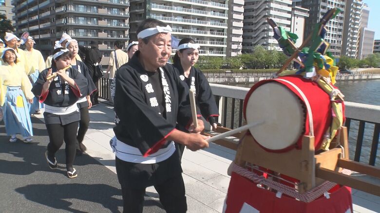 新潟まつり開催を告げる伝統行事“ふれ太鼓” 太鼓・笛の音響かせ祭りムード盛り上げる！新潟市｜FNNプライムオンライン