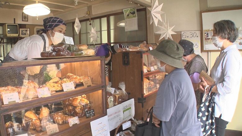 パン屋さんのなかった村…豪雨きっかけに週に1度のパン屋さんがオープン 被災した栽培施設のシイタケ使い人気店に｜FNNプライムオンライン