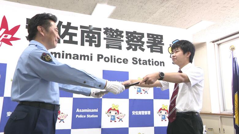 「助かってよかったというのが一番」　熱中症で倒れている人を助けた大学生に警察から感謝状　広島｜FNNプライムオンライン