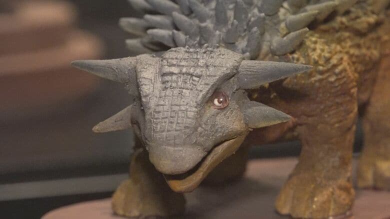 リアルすぎる…“チョコレート恐竜”　実は恐竜好き…世界的パティシエ小山進さんが手掛けた11点　福井県立恐竜博物館に展示｜FNNプライムオンライン