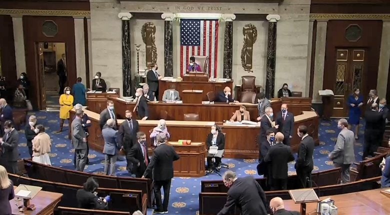 米下院 トランプ大統領の即時解任を求める決議案の審議