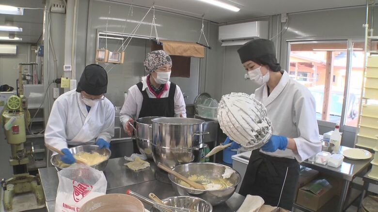 お客さんの笑顔はチャーム製造の励みに