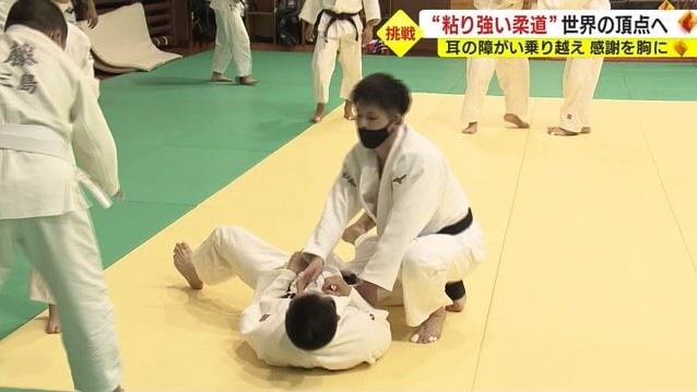 トレーニングに励む佐藤選手