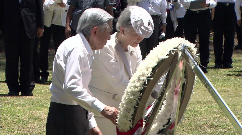 米国陸軍第81歩兵師団慰霊碑に供花される両陛下