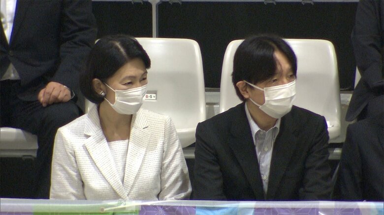 観戦される秋篠宮ご夫妻