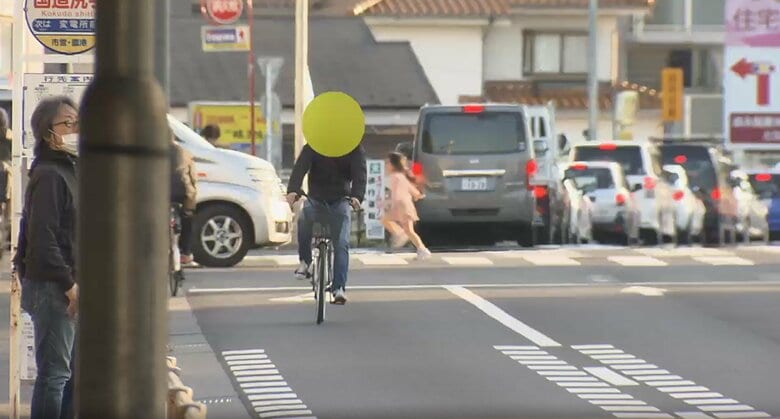 逆走する自転車