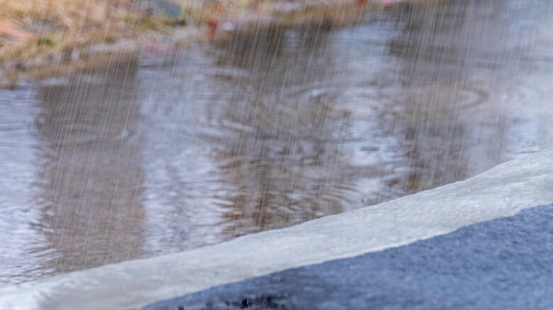 大量の雨が降ると水道管内には圧力がかかる（画像：イメージ）