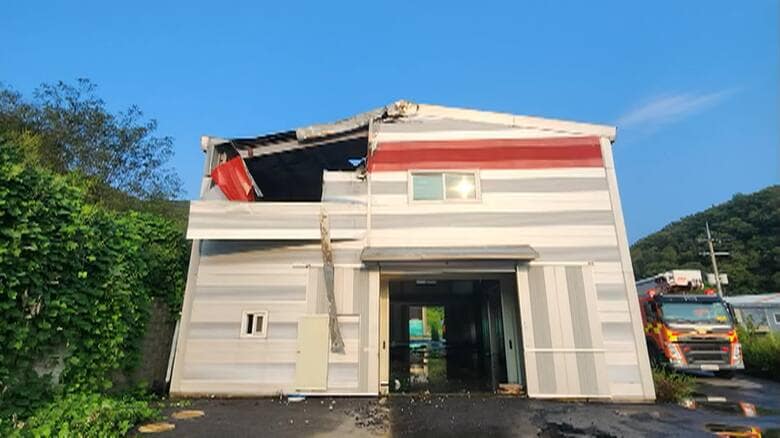 「ゴミ風船」で焼けた屋根の様子