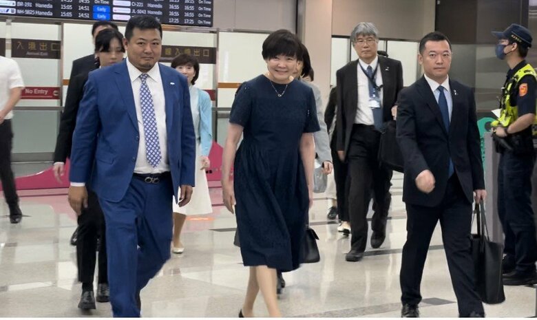 台北松山空港に到着した昭恵さん（7月17日）