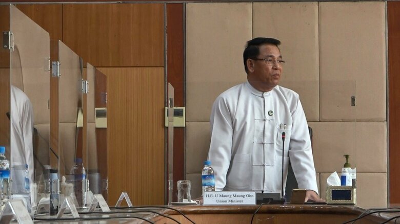 記者会見には、国軍が任命した情報相も同席した