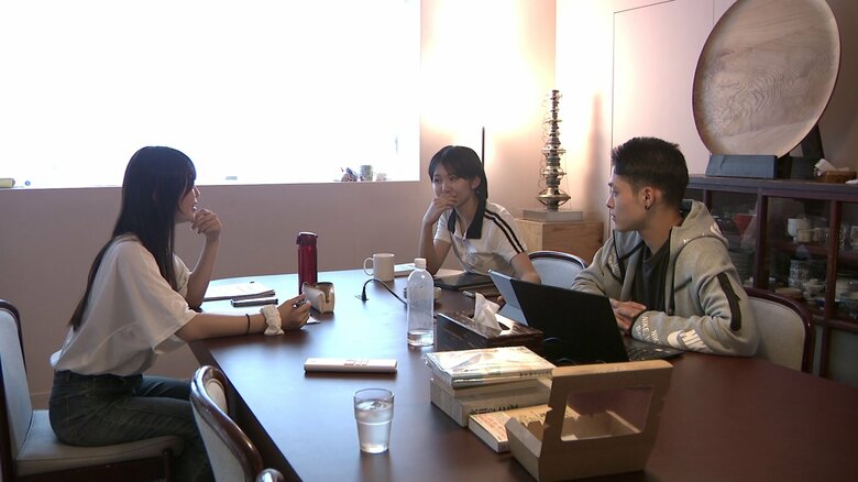宿泊先でも活発に議論を重ねた学生たち