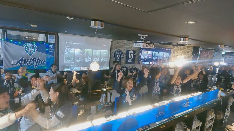 アビスパ福岡の先制点にスポーツバーは大熱狂！