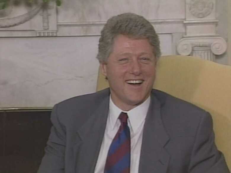 平井記者の質問に笑顔で答えるクリントン大統領