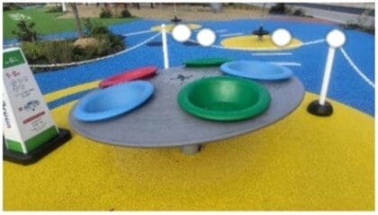 回転遊具から10歳男児が落下　腕を骨折　市が利用を停止に　1日にオープンしたばかりの「グルーンわかまつ」　福岡・北九州市