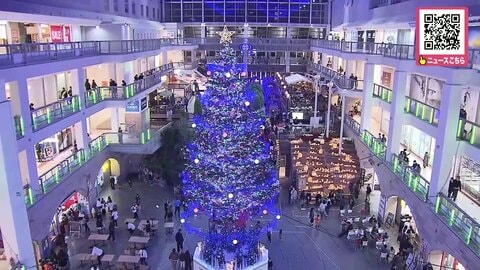 “ひと足早い”クリスマスツリーが点灯―サッポロファクトリーで『ジャンボクリスマスツリー』が登場！音楽に合わせ光の色が変化する「ショータイム」も〈北海道札幌市〉