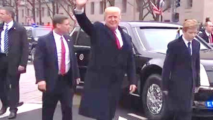 2017年1月トランプ大統領の就任式の際には、トランプ大統領は車を降りて歩いたが・・・