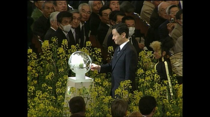 皇太子さまが開幕を告げるオルゴールを鳴らされた