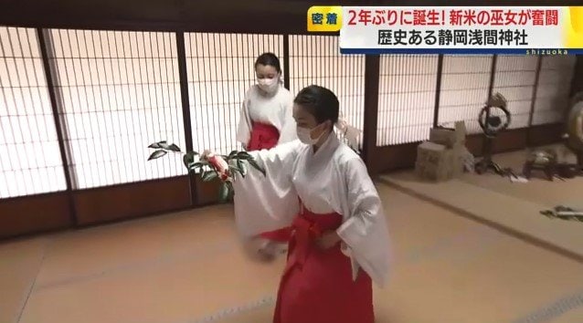 舞の練習する西村さんと前田さん
