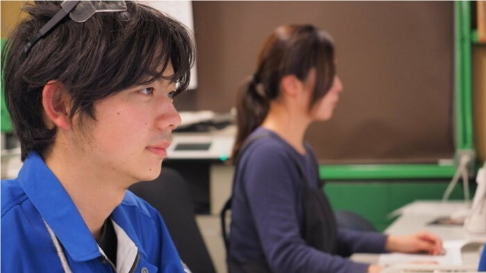開発した新入社員・松井勇樹さん(左)(提供:早野研工)