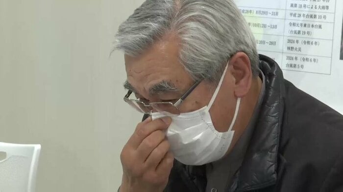 声を詰まらせながら犠牲になった消防団の仲間について話す田中さん