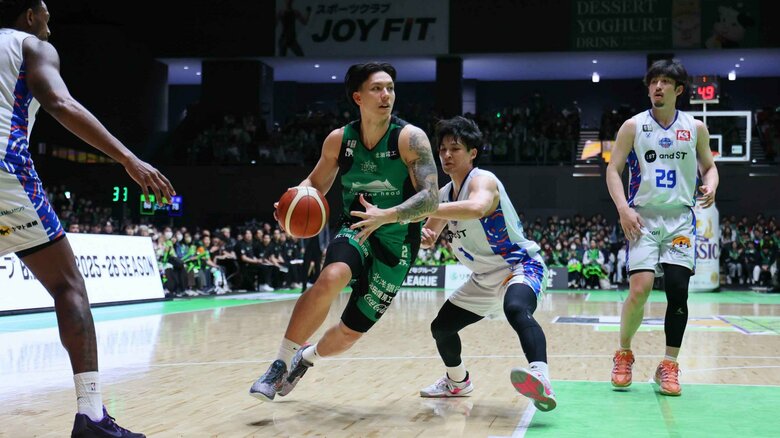 【レバンガ北海道】年に一度の帯広開催でBリーグ創設後初の勝ち越し決定…ドワイト・ラモスがキャリアハイ8本の3点シュートで大活躍「“この瞬間”を楽しんでいます」｜FNNプライムオンライン