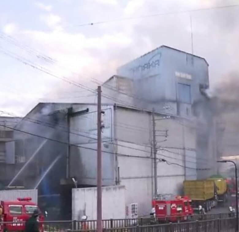 【速報】3階建ての作業場が燃焼中　消防車36台が出動　けが人の有無を確認中　大阪・西淀川区｜FNNプライムオンライン