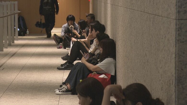 タクシー“300人待ち”も…名古屋にあふれた帰宅困難者に“地震想定”の退避施設を初運用 開設に踏み切った市の判断は|FNNプライムオンライン