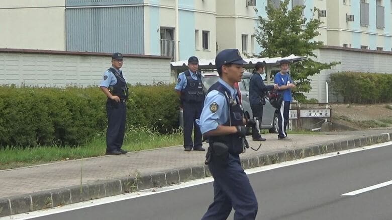 「クマらしき動物」住宅街で目撃相次ぐ　近くの小学校では付き添い登校　保護者「子どもが怖がって」「早く見つかって」周辺で警戒続く｜FNNプライムオンライン