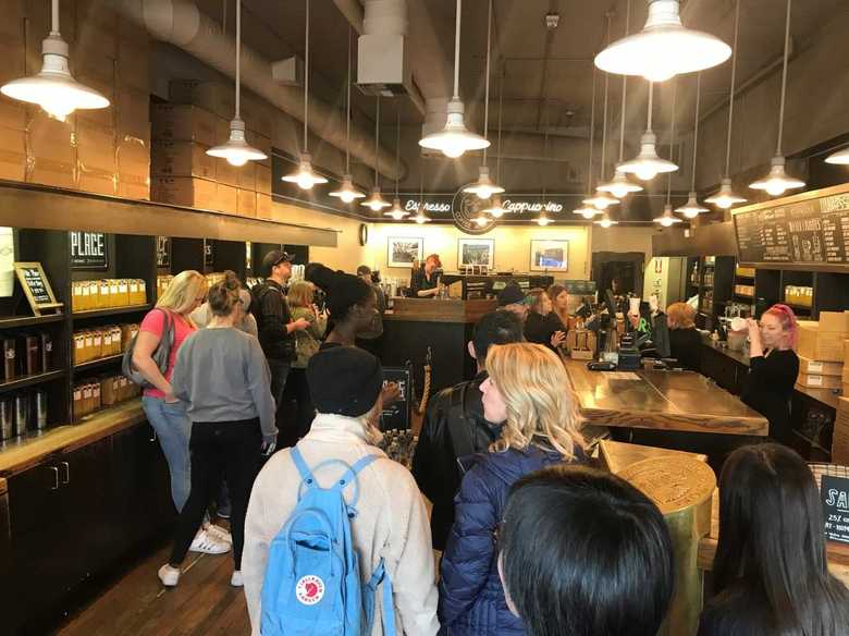 スタバ一号店はテイクアウトのみ